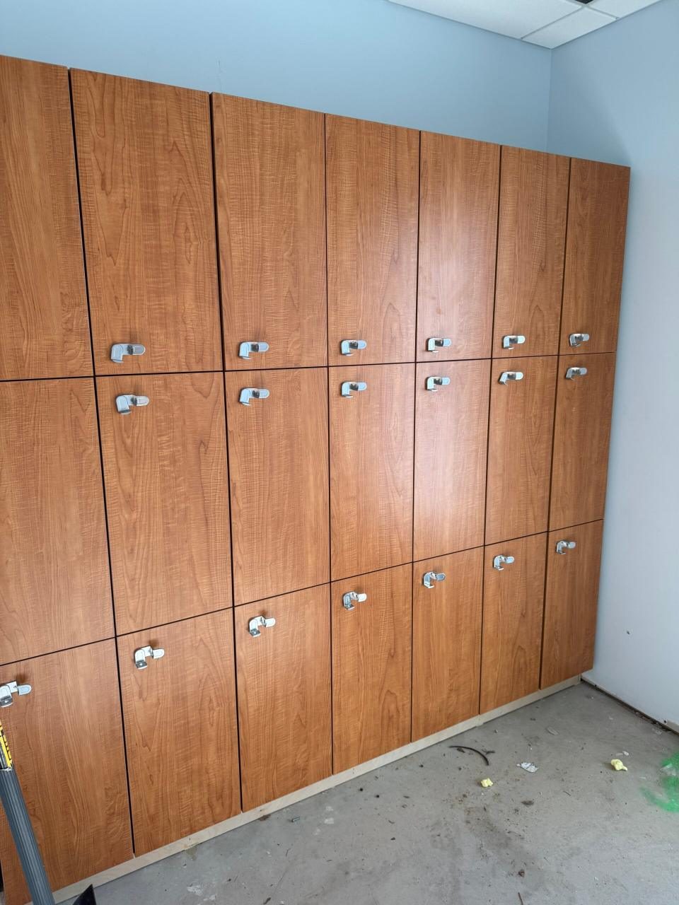 Woodgrain laminate lockers